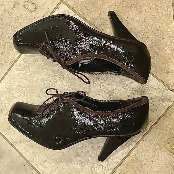 Kenneth Cole Reaction Brown Heels Classic Elegance - Picture 5 of 9